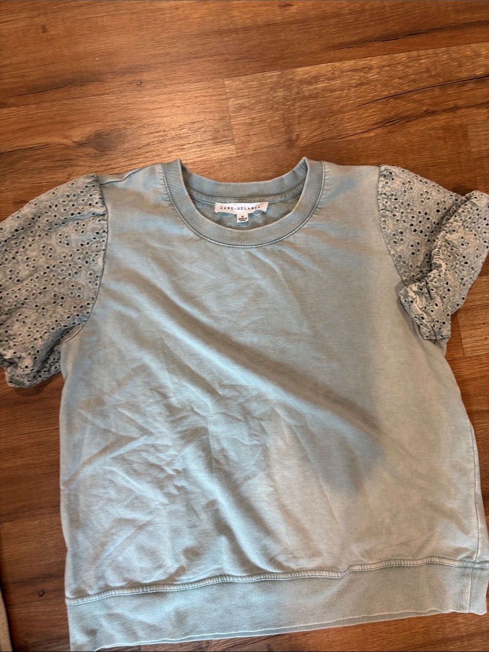 Women’s Eyelet Sleeve Short Sleeve Top - sage green